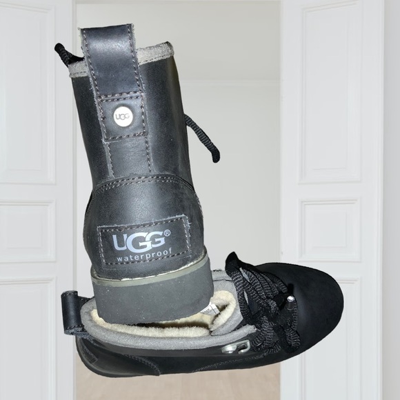 Kids Waterproof Ugg Boots Size USA 4 - Picture 3 of 5